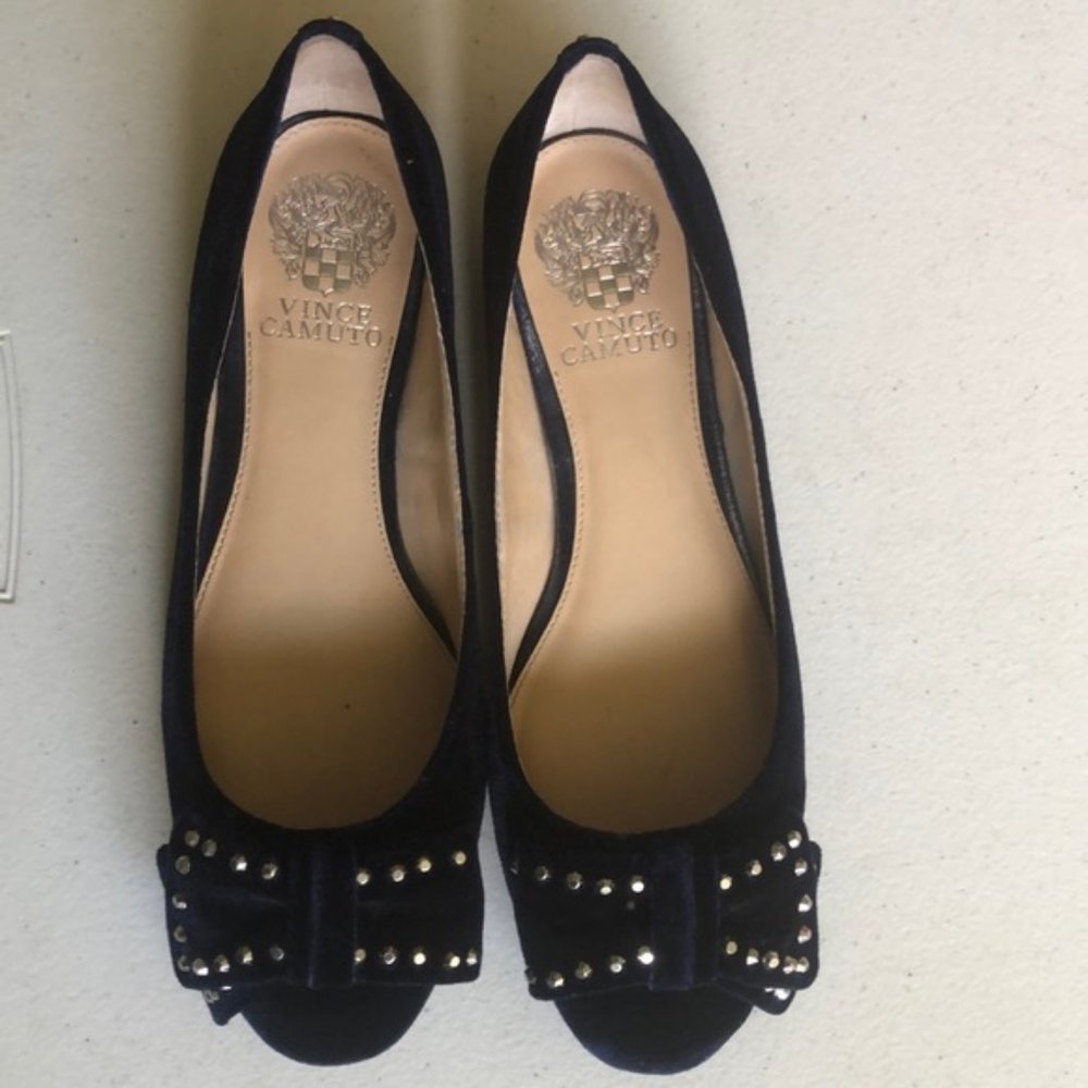 BRAND NEW-Vince Camuto dark blue velvet flat shoe